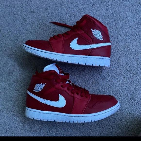 SOLD Air Jordan shoes - Picture 2 of 7